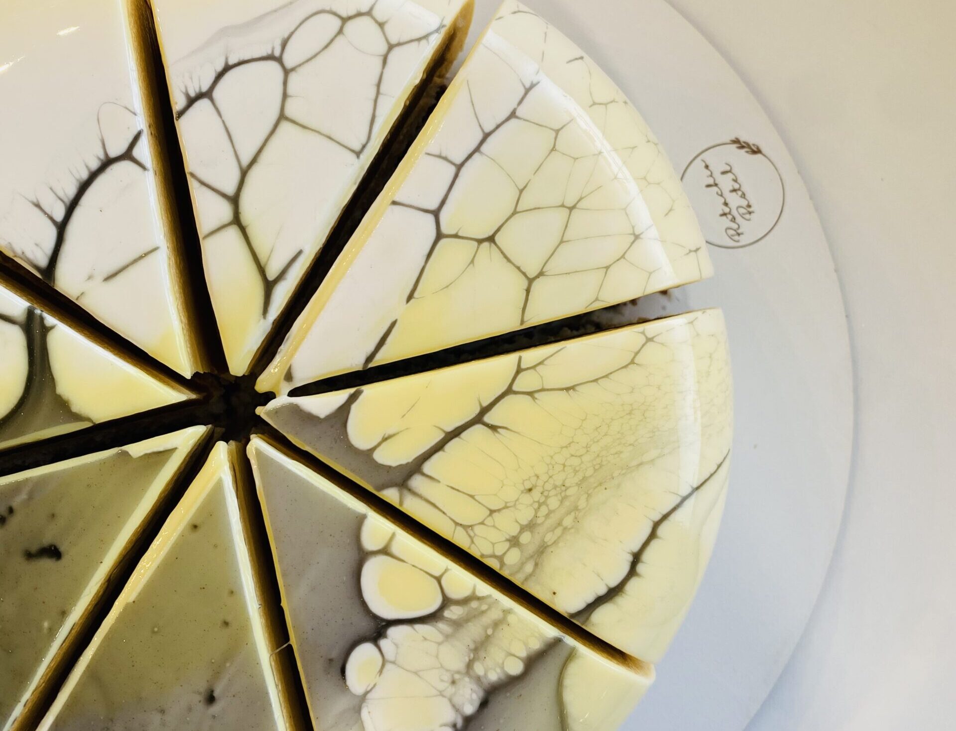 Entremet de avellanas y caramelo salado