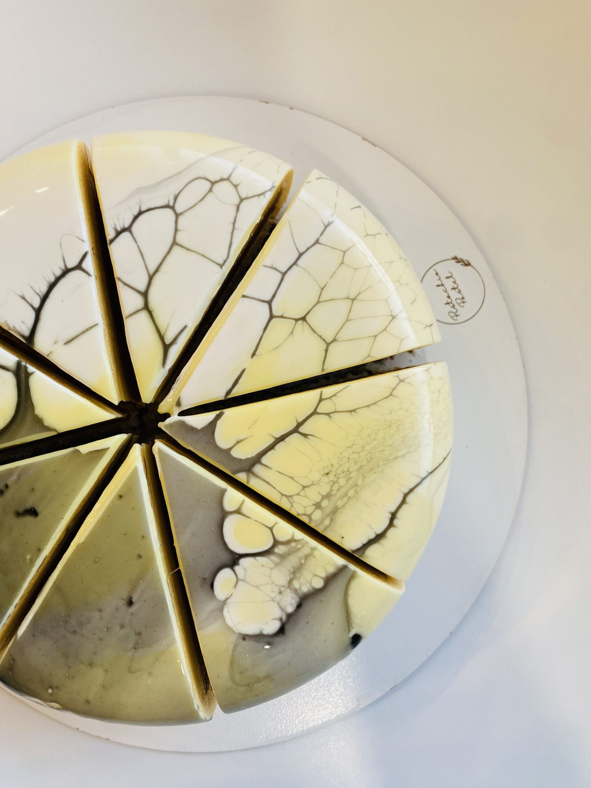 Entremet de avellanas y caramelo salado