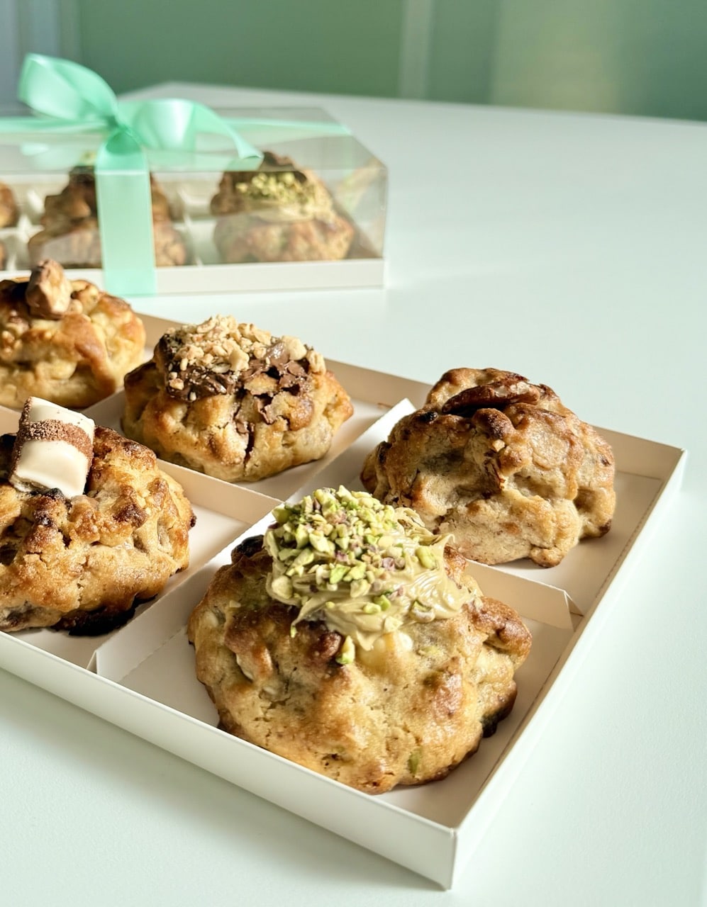Caja de regalo con selección de cookies.